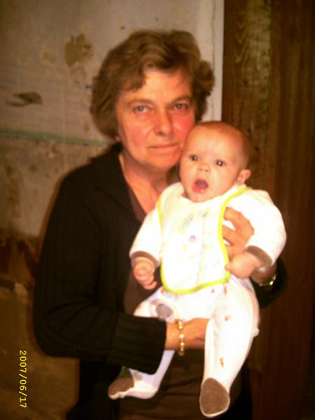 me voici avec rose marie ses une dame qui est super avec moi quand elle viens chez ma tatie marie noel 