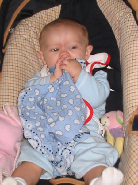 la sais une photo prise chez ma tatie marie noel dans mon maxi cosi